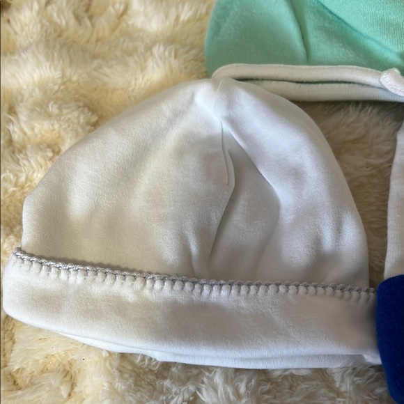 Lot of 5 Baby’s Hat Blue, White, and Green - Picture 6 of 9